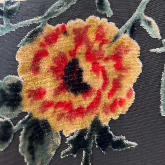 June and Hudson - Black-shear top with velvet floral design.  Size extra large. - Picture 5 of 11